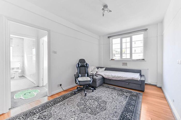 2 Bedroom Flat For Sale In Sherbourne Court, Anerley, London, SE20