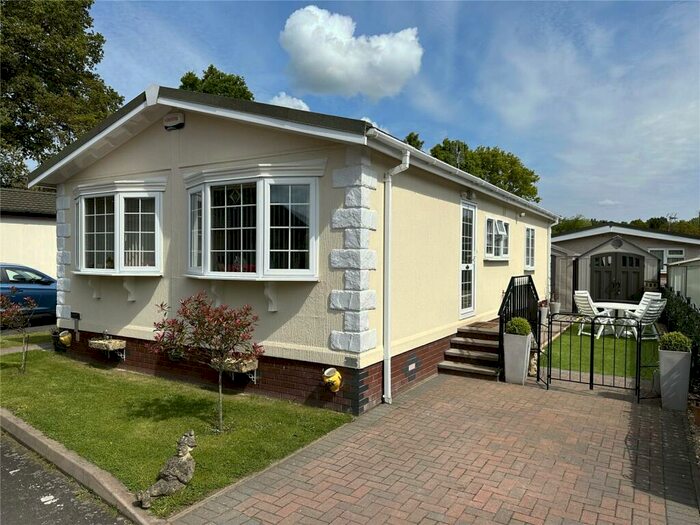 2 Bedroom Park Home For Sale In Kingsford Lane, Wolverley, Kidderminster, Worcestershire, DY11