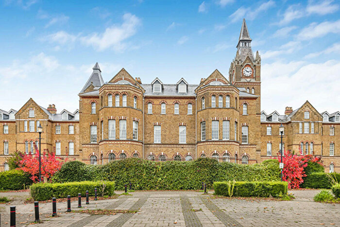 2 Bedroom Apartment For Sale In Florence Way, Knaphill, Woking, Surrey, GU21