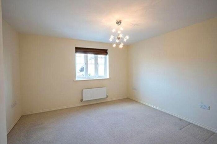 2 Bedroom Flat To Rent In Baxendale Road, Chichester, PO19