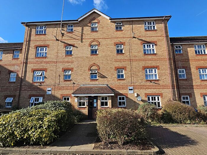 1 Bedroom Flat To Rent In Bluebell Way, Ilford, IG1