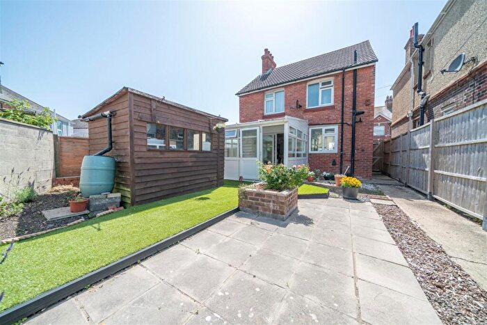 3 Bedroom Detached House For Sale In Wardcliffe Road, Weymouth, DT4
