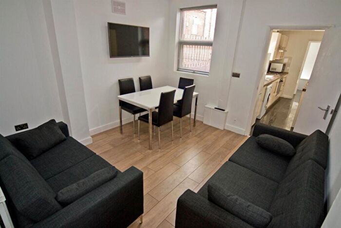 5 Bedroom End Of Terrace House To Rent In Bedroom Bathroom On Frederick Grove, Lenton, Nottingham, NG7