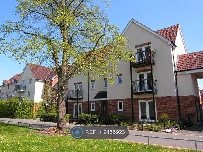 2 Bedroom Flat To Rent In Towpath Gardens, Swindon, SN1