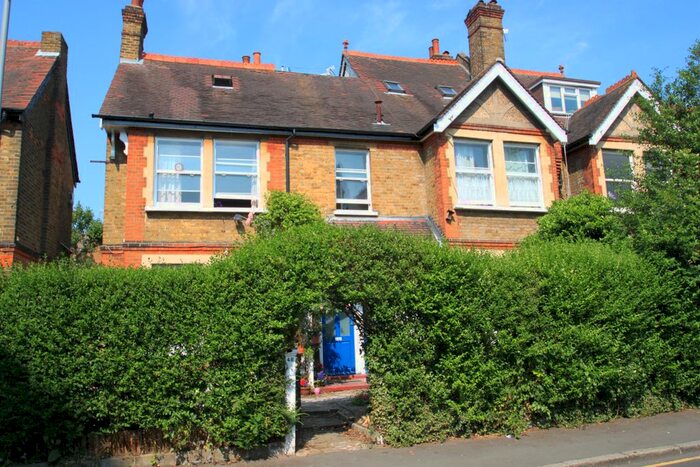 2 Bedroom Flat To Rent In Grove Crescent, Kingston Upon Thames, Surrey, KT1