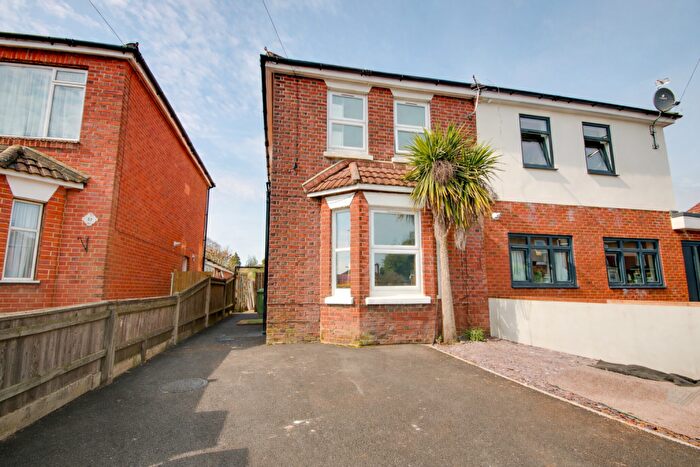 3 Bedroom Semi-Detached House For Sale In Sholing! No Chain! Wow Factor Rear Garden!, SO19