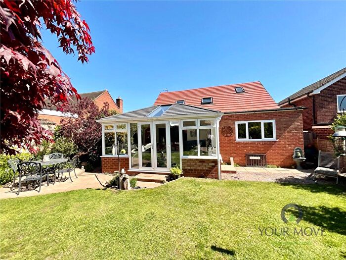 2 Bedroom Bungalow For Sale In Hawthorn Road, Bromsgrove, Worcestershire, B61