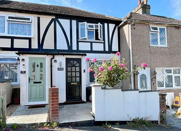 2 Bedroom End Of Terrace House To Rent In New Road, South Darenth, DA4