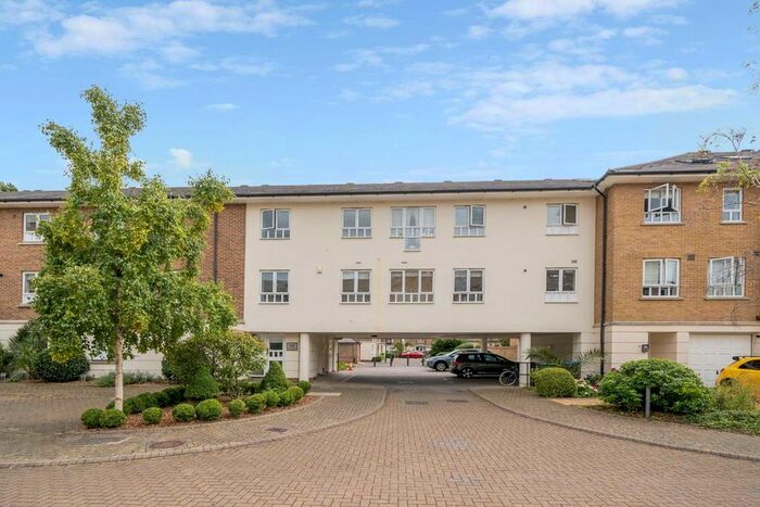 2 Bedroom Flat To Rent In Samuel Gray Gardens, Kingston Upon Thames, KT2