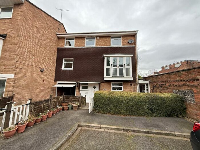 3 Bedroom End Of Terrace House To Rent In Staines Square, Dunstable, LU6