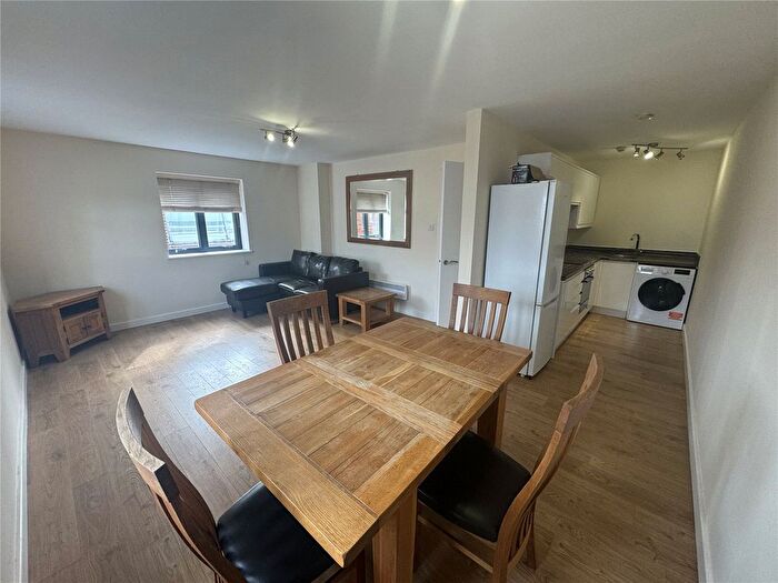 2 Bedroom Flat To Rent In Kings Walk, Reading, Berkshire, RG1