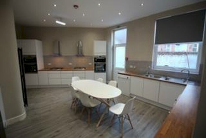 10 Bedroom House To Rent In ** &#pppw ** Burns Street, NG7