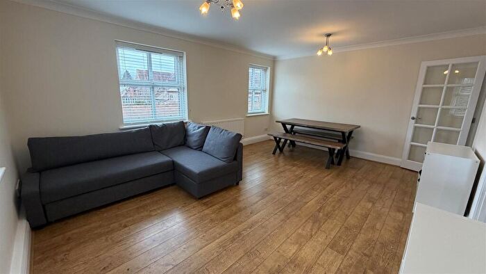 2 Bedroom Apartment To Rent In Elm Grove, Manchester, M20