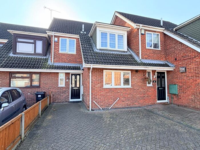 3 Bedroom Terraced House For Sale In Palmers Drive, Little Thurrock, RM17