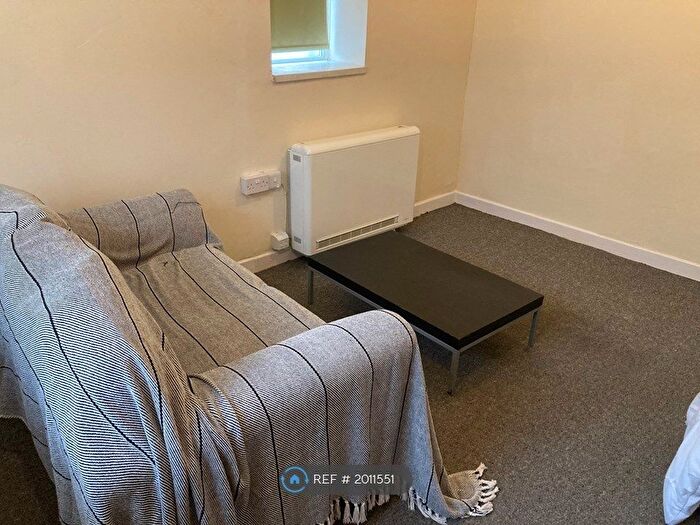 1 Bedroom Flat To Rent In Lower Oxford Street, Castleford, WF10