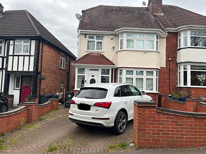 5 Bedroom Semi-Detached House To Rent In Old Farm Road, Birmingham, B33