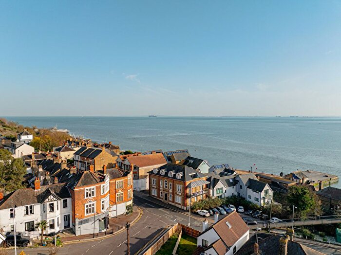 2 Bedroom Flat For Sale In The Bell, Leigh-On-Sea, SS9