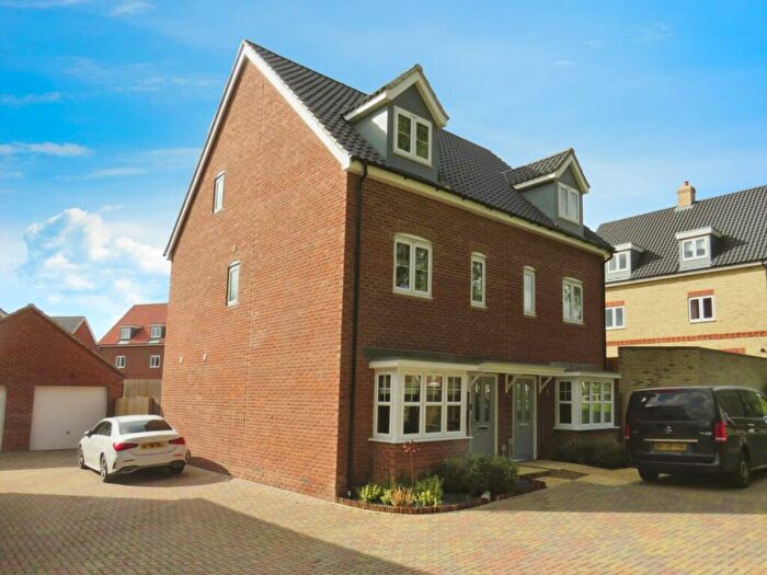 3 Bedroom Semi-Detached House For Sale In Square Rigger Way, Thetford, IP24