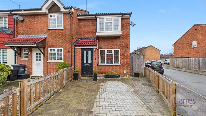 2 Bedroom End Of Terrace House For Sale In Cranleigh Close, Cheshunt, EN7
