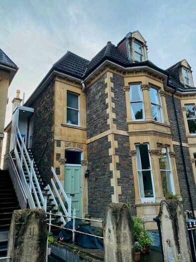 4 Bedroom Flat To Rent In York Gardens, Clifton, Bristol, BS8