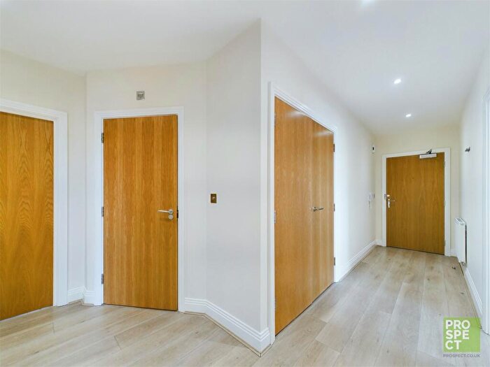 2 Bedroom Apartment To Rent In Bridge Avenue, Maidenhead, Berkshire, SL6
