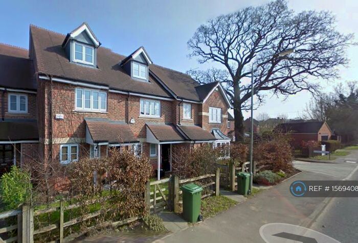 2 Bedroom Terraced House To Rent In Keephatch Road, Wokingham, RG40