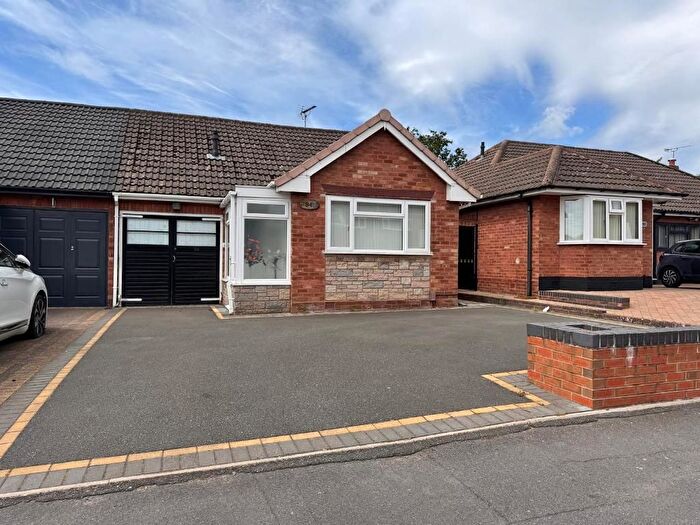 3 Bedroom Detached House For Sale In Andrew Road, West Bromwich, West Midlands, B71