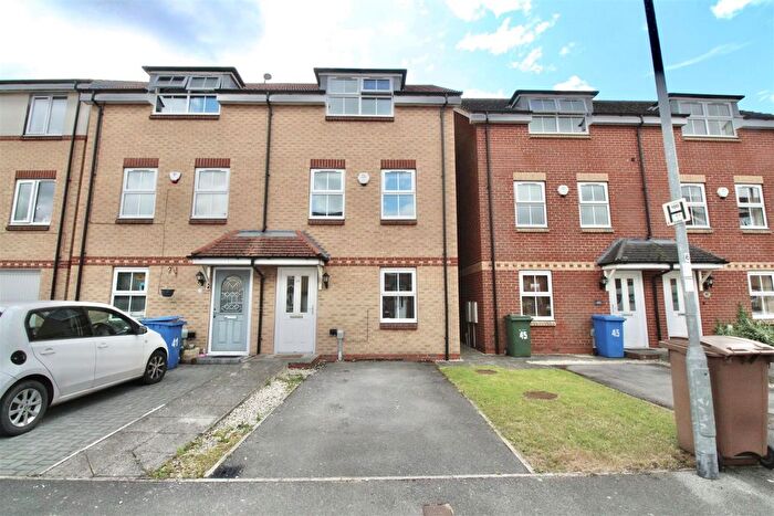 4 Bedroom Semi-Detached House To Rent In Merchant Way, Cottingham, HU16
