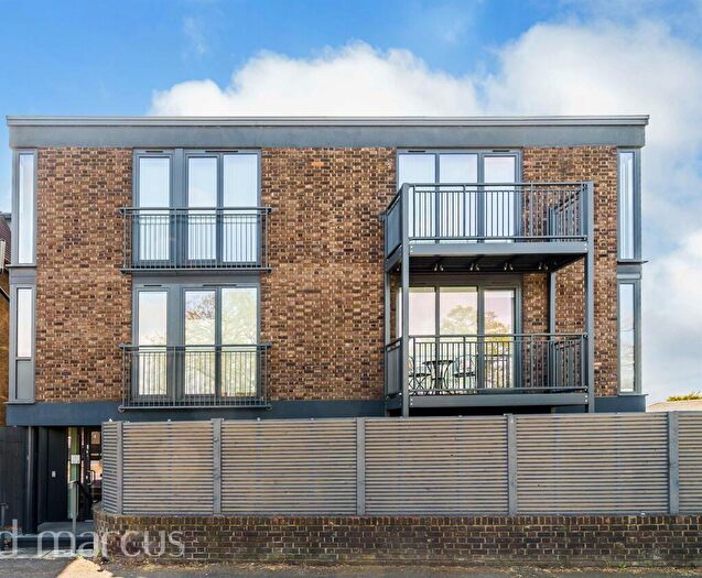 1 Bedroom Apartment For Sale In Tealing Drive, Epsom, KT19