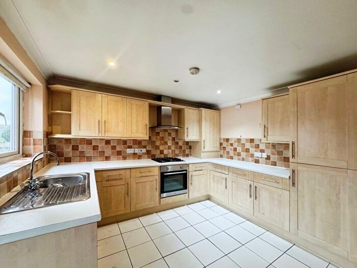 2 Bedroom Flat For Sale In Drayton Road, Borehamwood, WD6