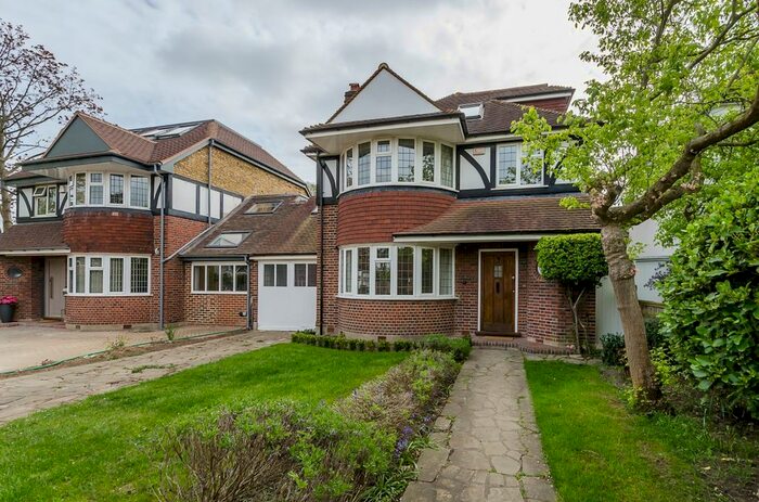 5 Bedroom Flat To Rent In Lauderdale Drive, Richmond, TW10