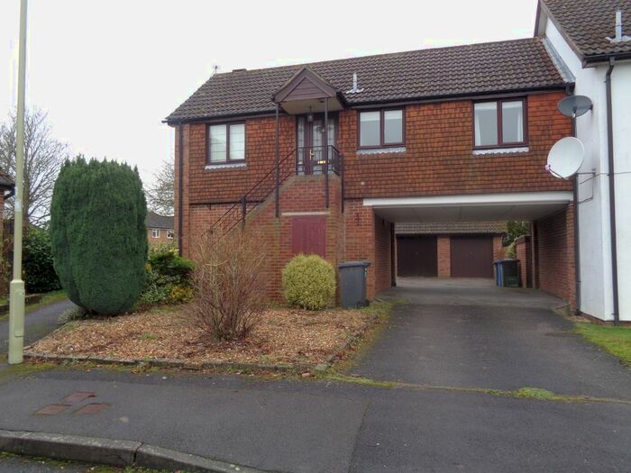 1 Bedroom Flat To Rent In Middlemead, Hook, RG27
