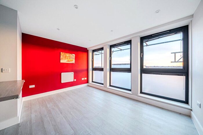 1 Bedroom Apartment To Rent In Park House, Burlington Road, New Malden, KT3