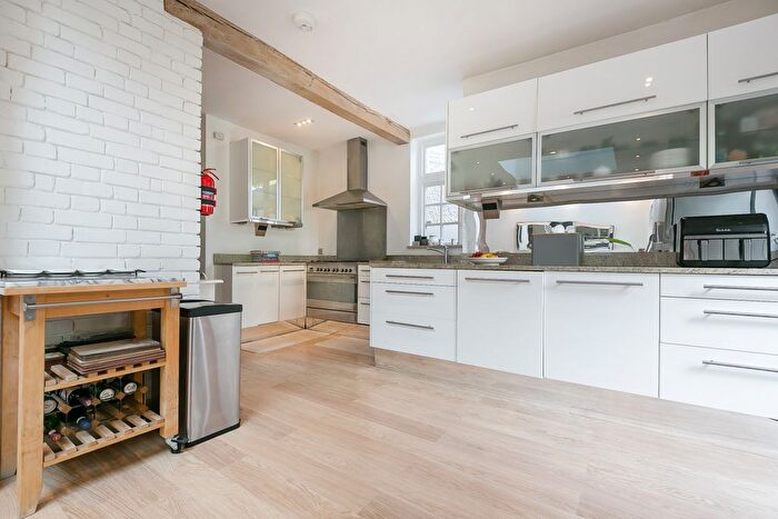 4 Bedroom Semi-Detached House To Rent In Hampstead Gardens, London, NW11