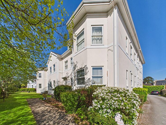 2 Bedroom Flat For Sale In Grosvenor Road, Paignton, TQ4