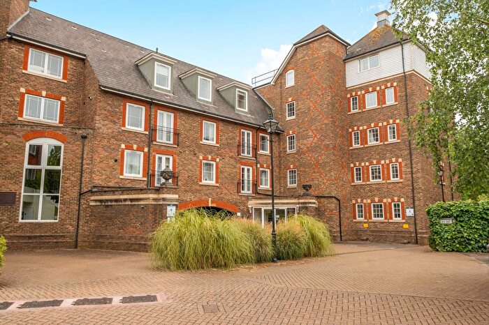 2 Bedroom Flat For Sale In Mortley Close, Tonbridge, TN9