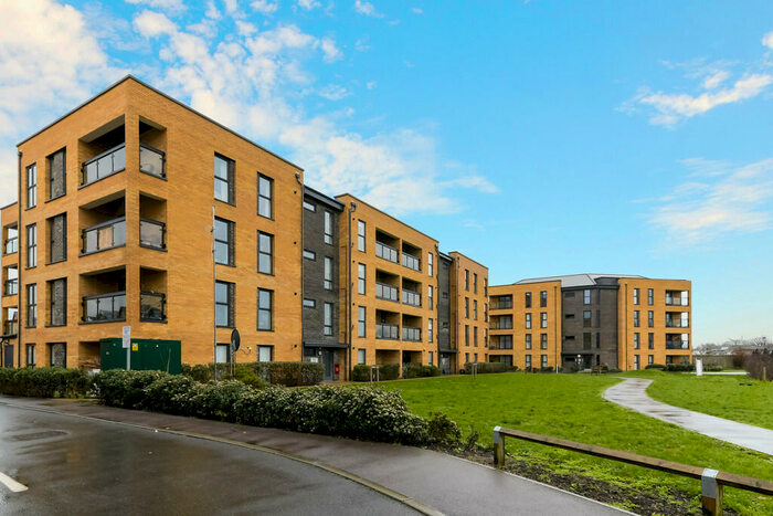 3 Bedroom Apartment To Rent In Taleorde House, KT6