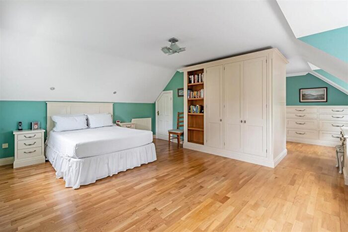 5 Bedroom Detached House For Sale In Caithness Drive, Epsom, KT18