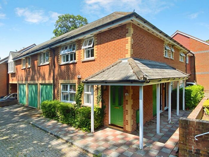 2 Bedroom Apartment For Sale In Poppy Place, Wokingham, Berkshire, RG40