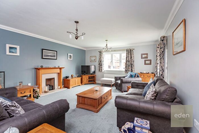 5 Bedroom Semi-detached House For Sale In Clearheart Lane, Kings Hill, ME19