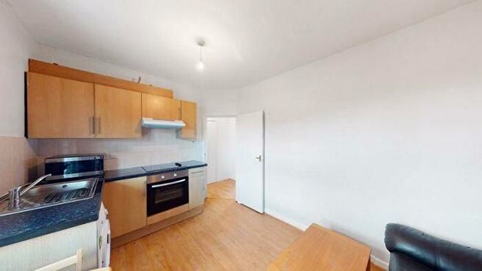 2 Bedroom Flat To Rent In Wulfstan Street, London, W12