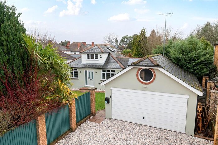 3 Bedroom Chalet For Sale In Lyon Road Crowthorne, RG45