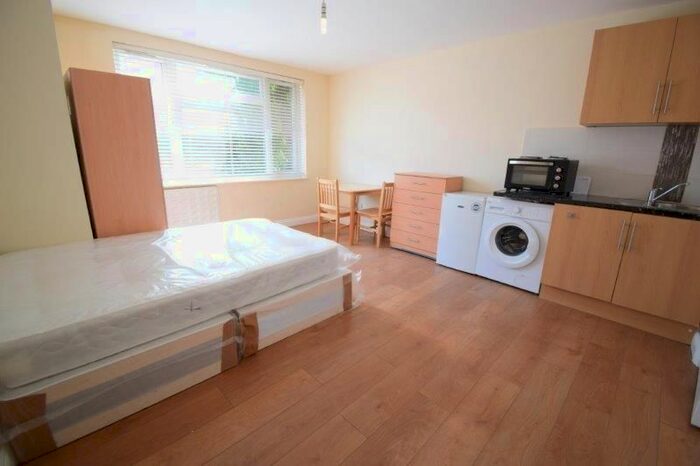 Studio To Rent In Brentmead Place, Golders Green, London, NW11