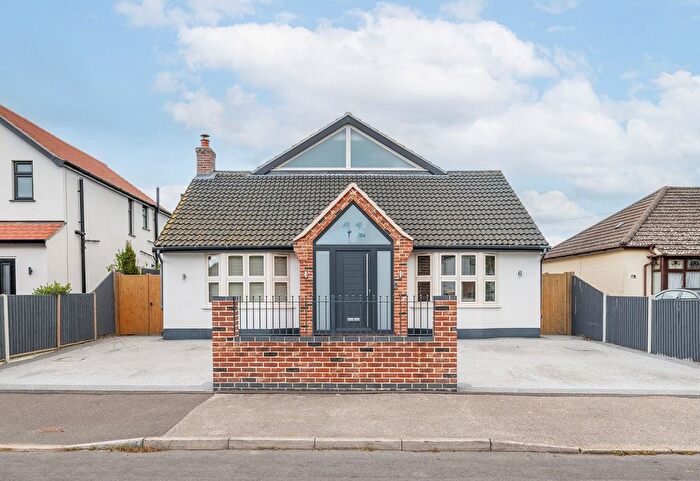 6 Bedroom Chalet For Sale In Chestnut Avenue, Oulton Broad, NR32