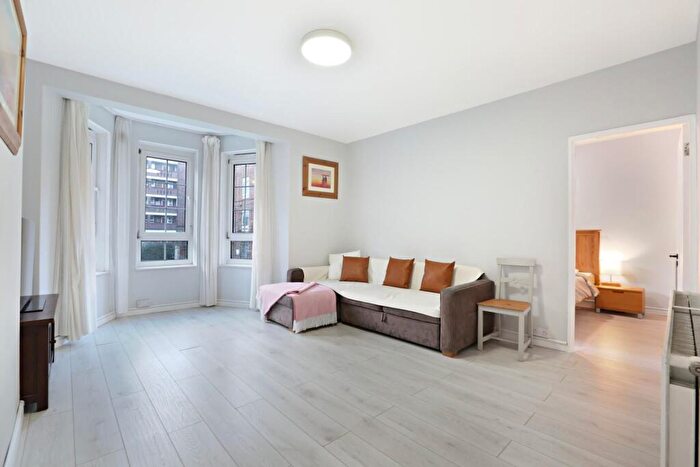 2 Bedroom Flat For Sale In Peckham Road, London, SE5