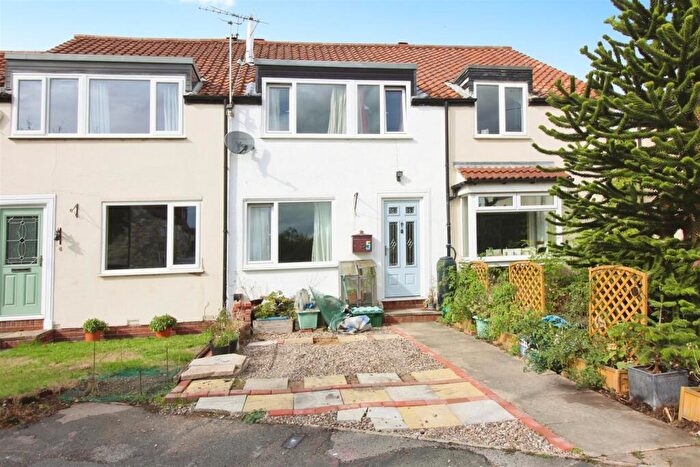 3 Bedroom Town House For Sale In Bridge Garth, South Milford, Leeds, LS25
