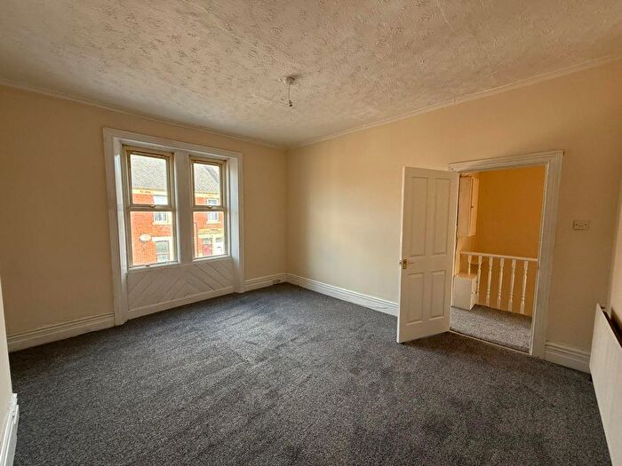 3 Bedroom Flat To Rent In Balfour Street, Gateshead, NE8