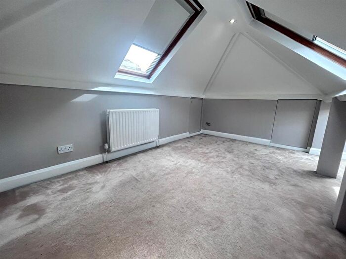 6 Bedroom Property To Rent In Regents Park Road, London, N3