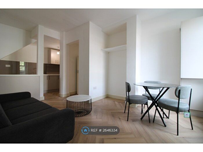 3 Bedroom End Of Terrace House To Rent In Vincent Road, Croydon, CR0