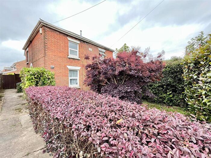 3 Bedroom Semi-Detached House To Rent In Portsmouth Road, Southampton, SO19